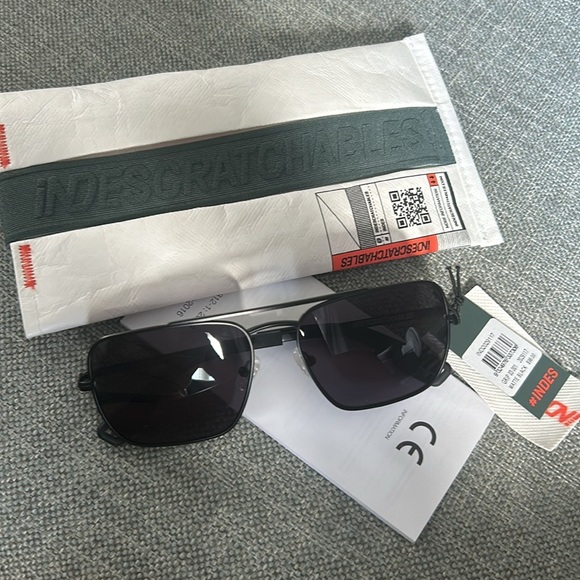 INDESCRATCHABLE Black Grip Sunglasses Unisex - Picture 9 of 10